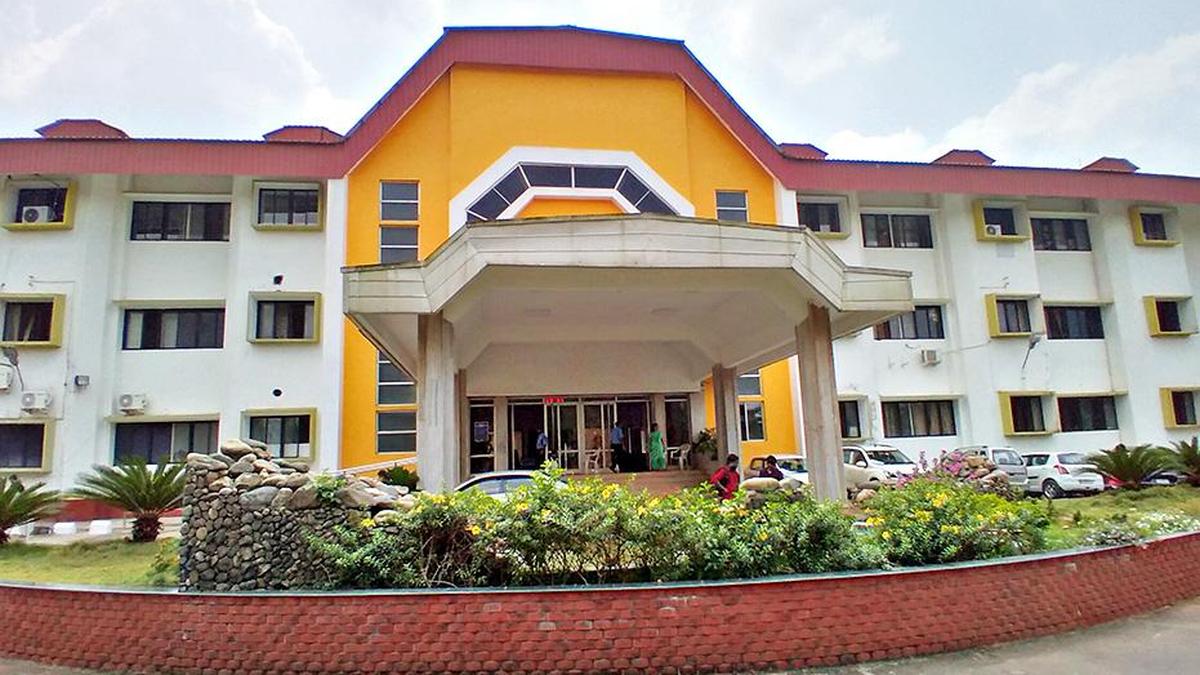 Retired teachers of Mangalore University urge govt. to rectify anomalies in revised pension